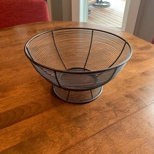 Wire fruit basket